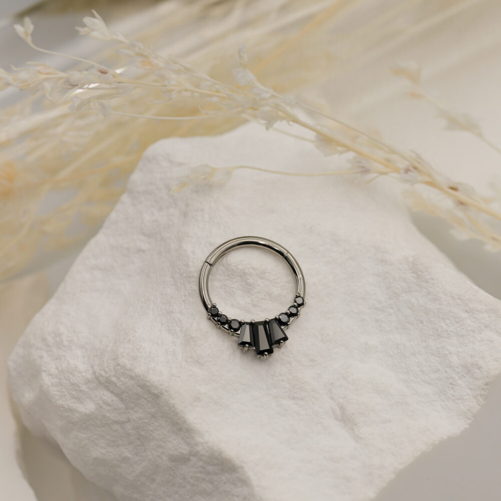 Clicker daith z czarnymi cyrkoniami