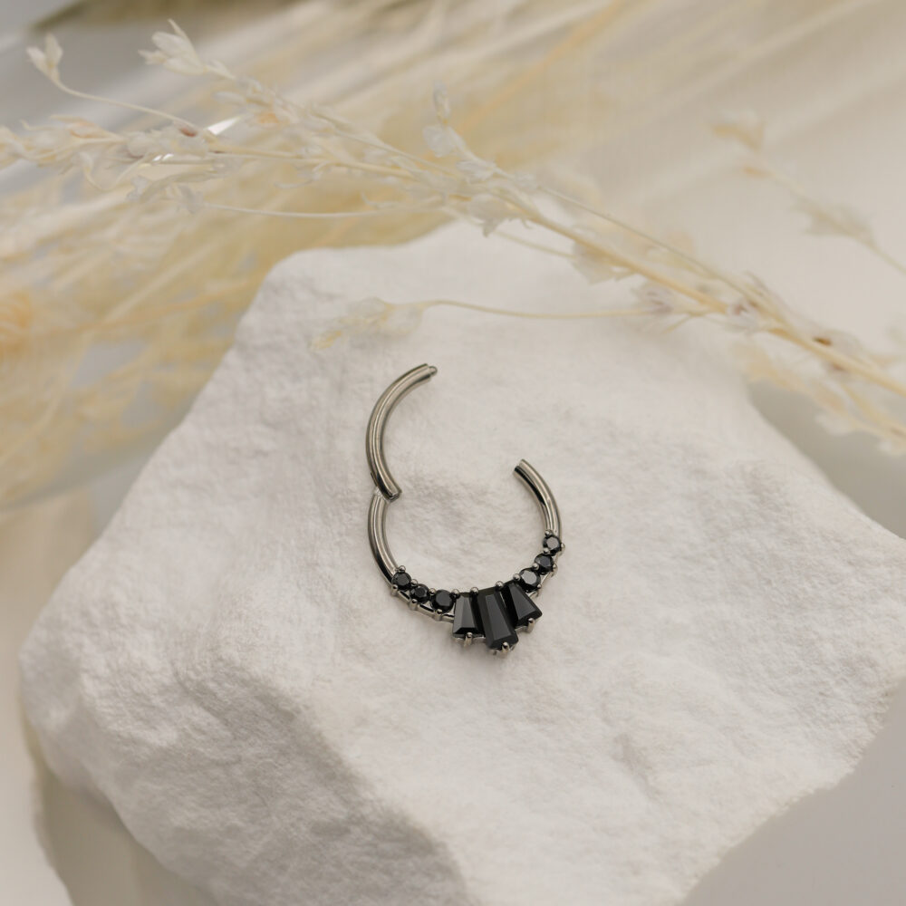 Clicker daith z czarnymi cyrkoniami - obrazek 2