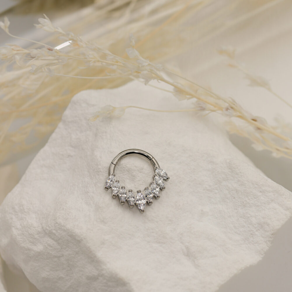 Clicker daith z owalnymi cyrkoniami