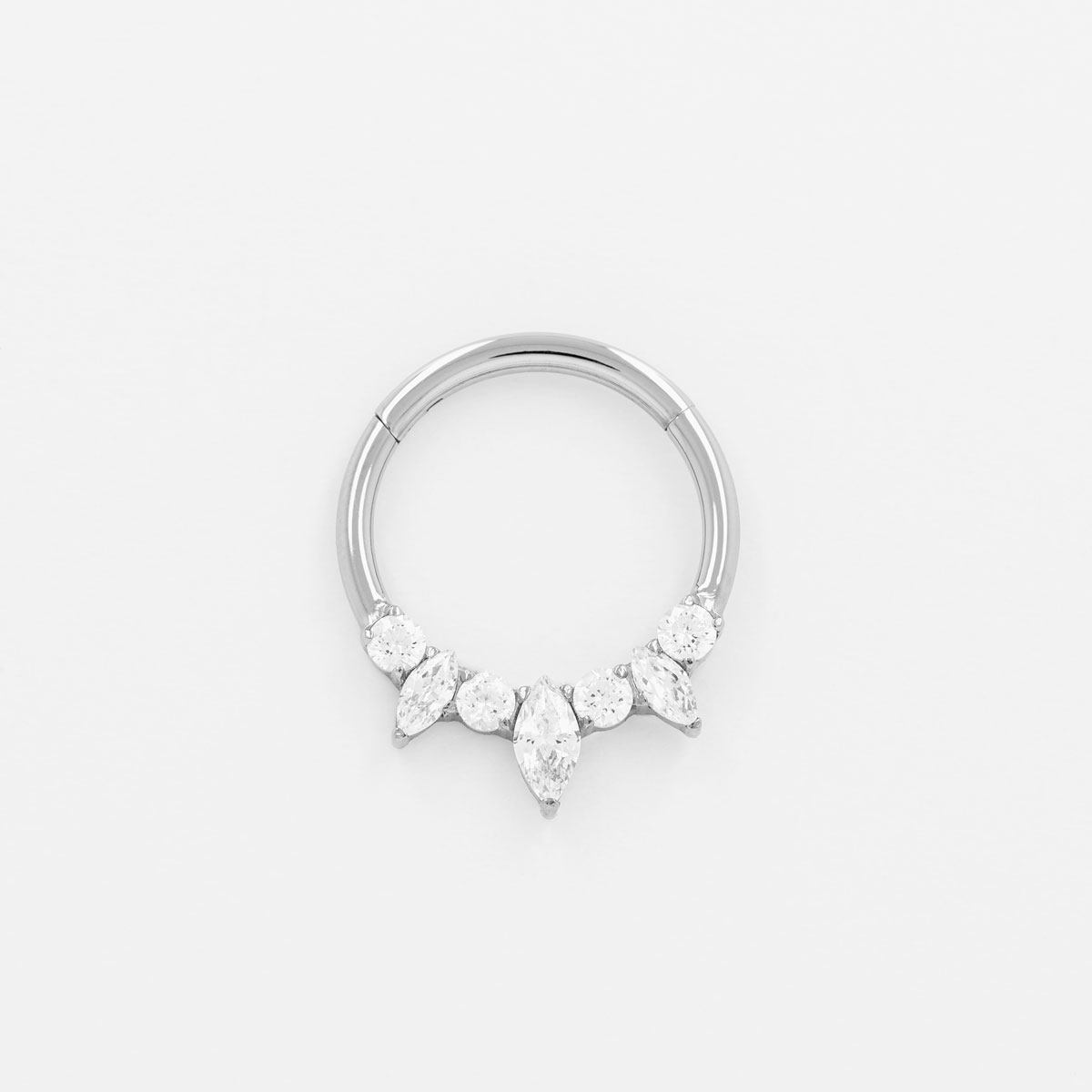 Clicker do septum i daith z cyrkonią w kształcie łezki i mniejszymi kamieniami – tytan ASTM F136