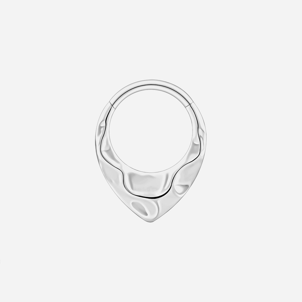 Clicker z tytanu do septum i daith – nowoczesny design, falista struktura, kolor srebrny