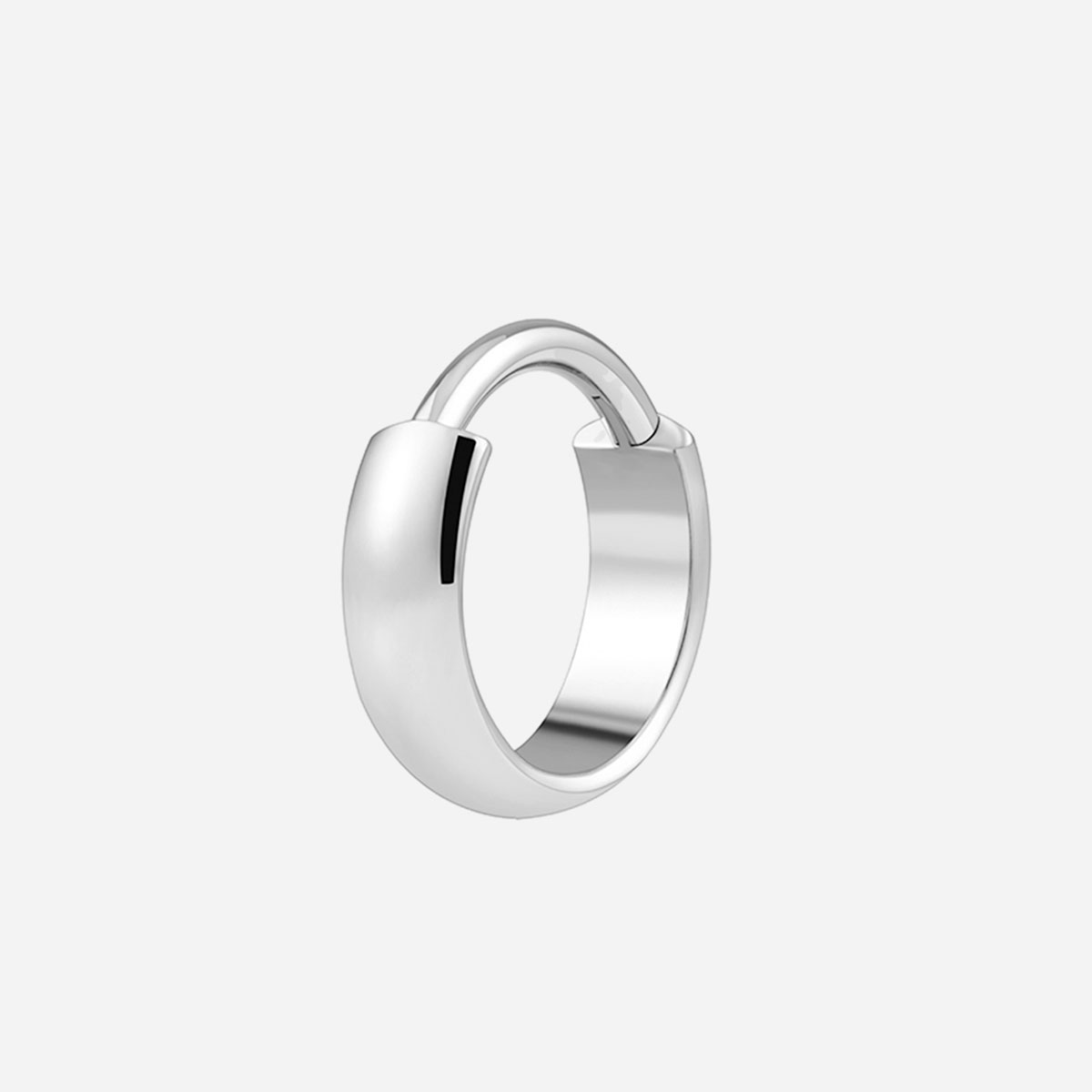 Gładki srebrny clicker z tytanu medycznego do piercingu ucha